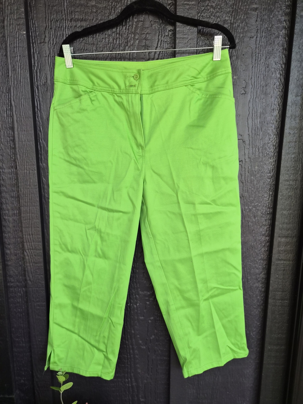 bill blass Lime Green Stretch Capri Pants